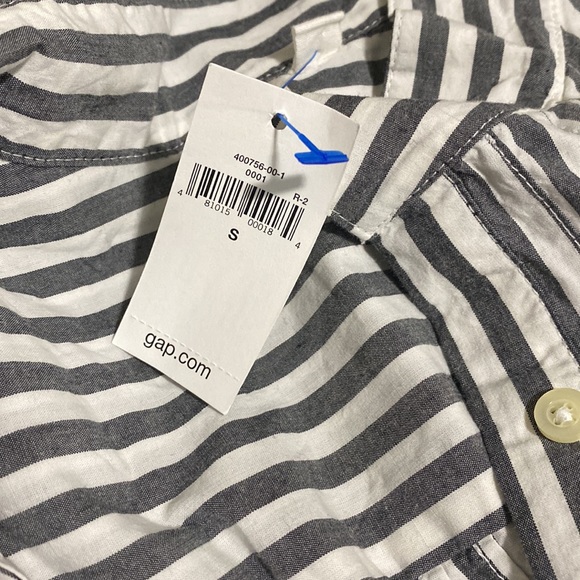 💫Trendy NWT Grey and white half button down long sleeved! - Picture 8 of 8